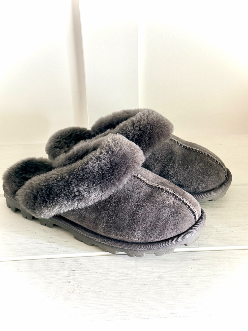 Kirkland Signature Grey Suede Genuine Shearling Slippers Women's Size 8 EU 39
